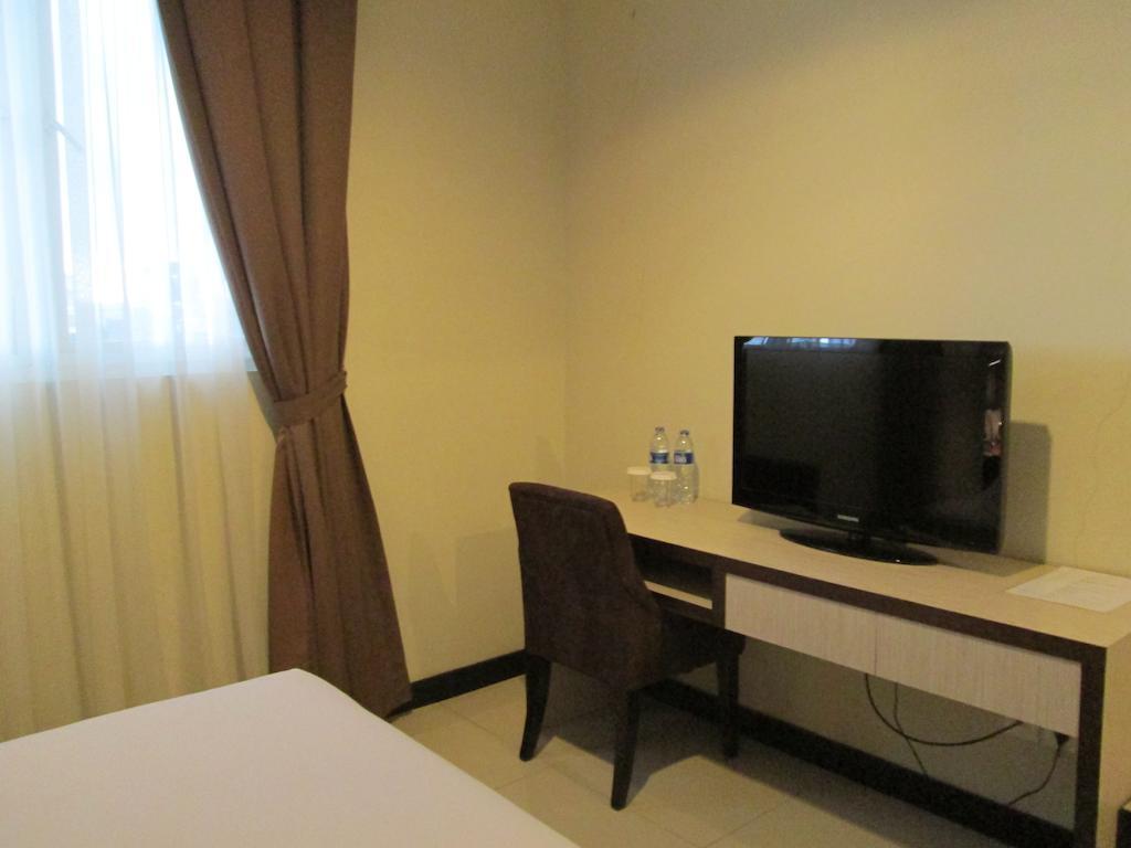 N3 Hotel Jakarta Room photo