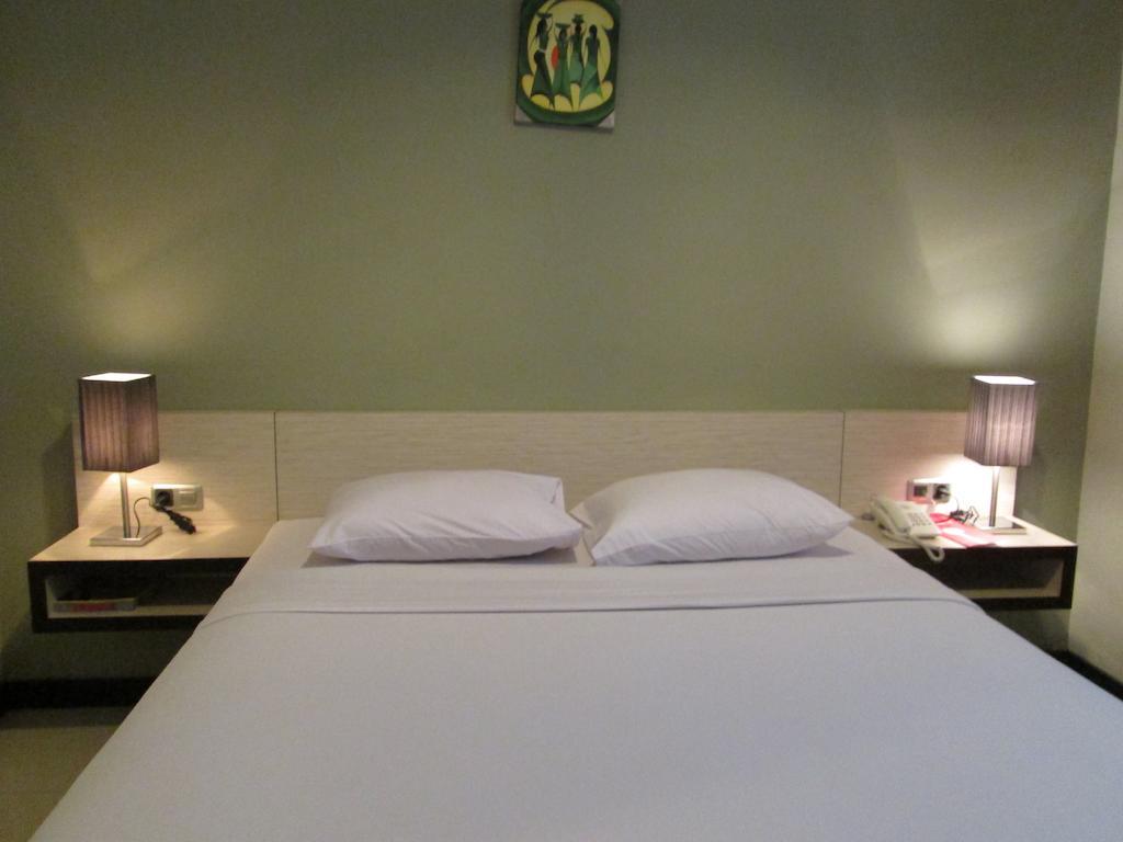 N3 Hotel Jakarta Room photo